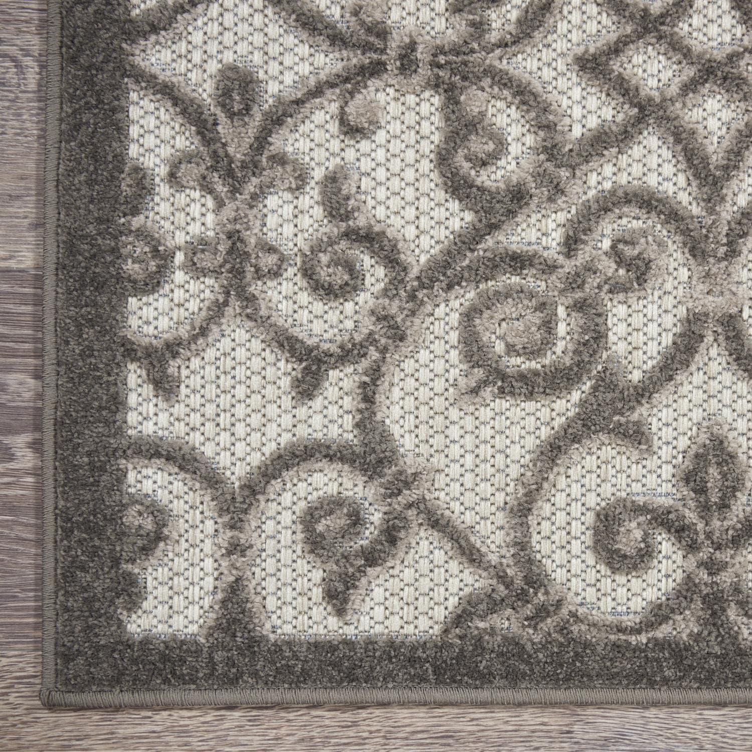 Lark Manor™ Isalia Floral Indoor / Outdoor Rug