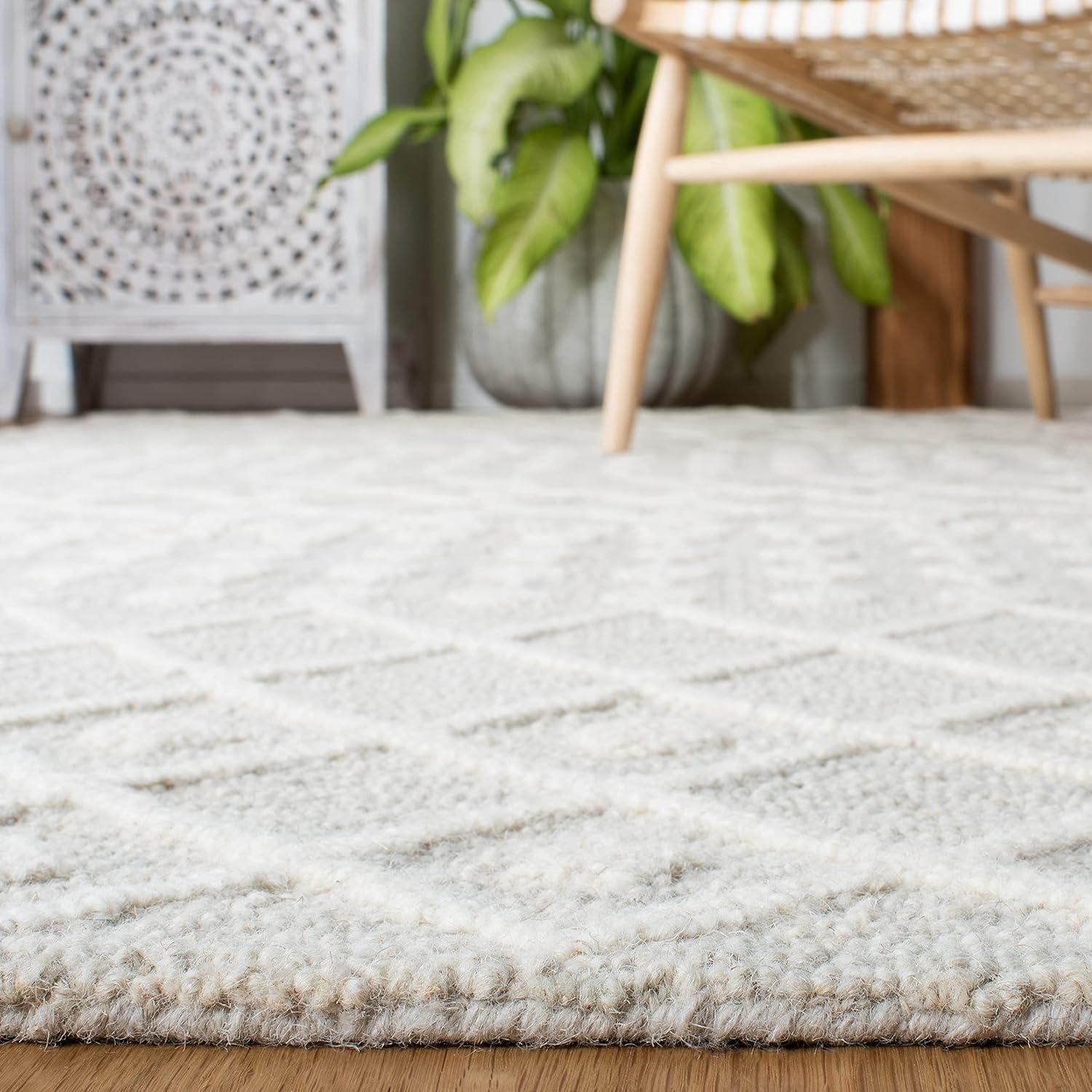 Ivory and Silver Handmade Tufted Wool 6' x 9' Rug