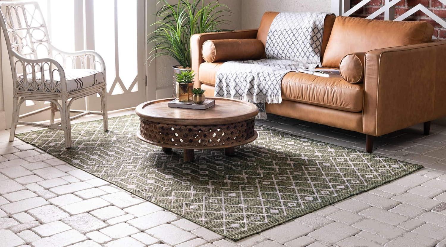 Easy-Care Green Trellis 6' x 9' Outdoor Synthetic Rug