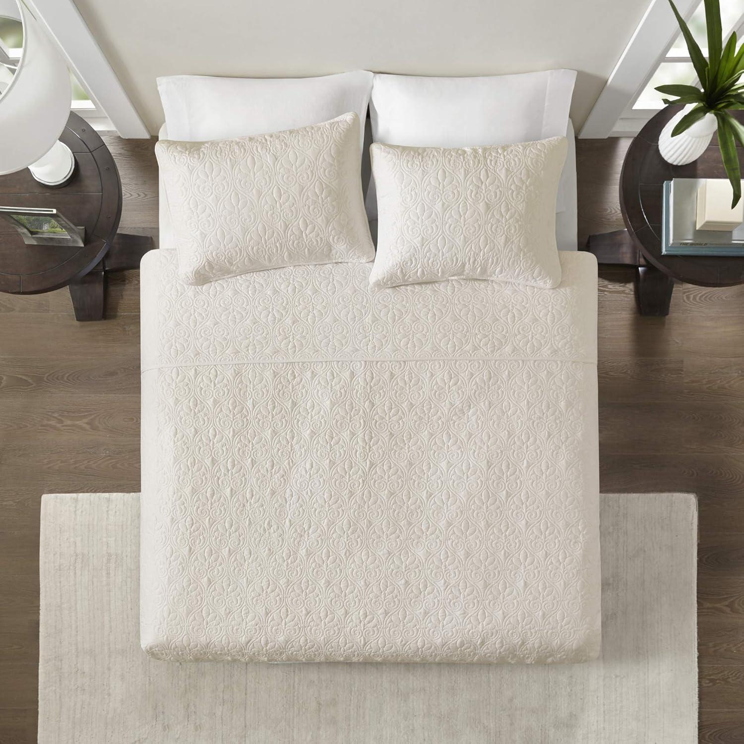 Cottage Charm Cream Full Microfiber Quilt Set with Reversible Design