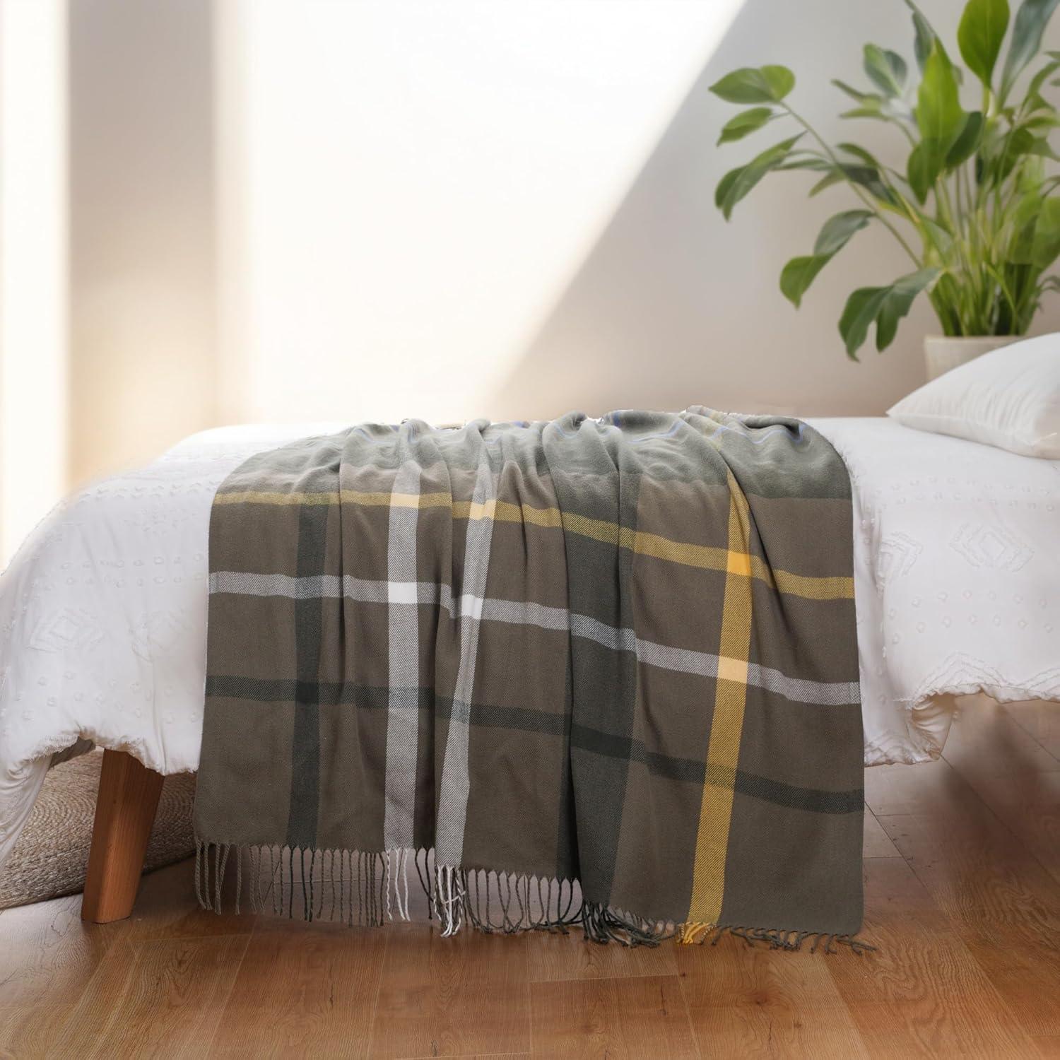 Battilo Classic Plaid Throw Blanket for Couch,Black&Beige,Buffalo Check Pattern Blanket for Picnic,50"x60"
