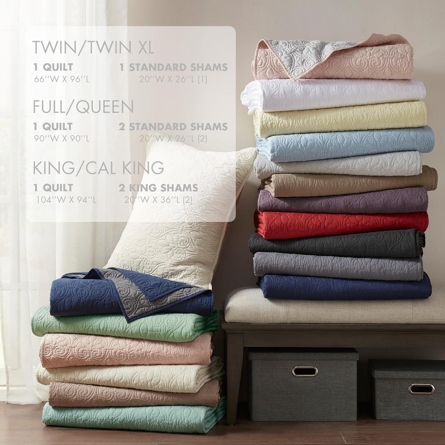 Quebec Reversible Quilt Set
