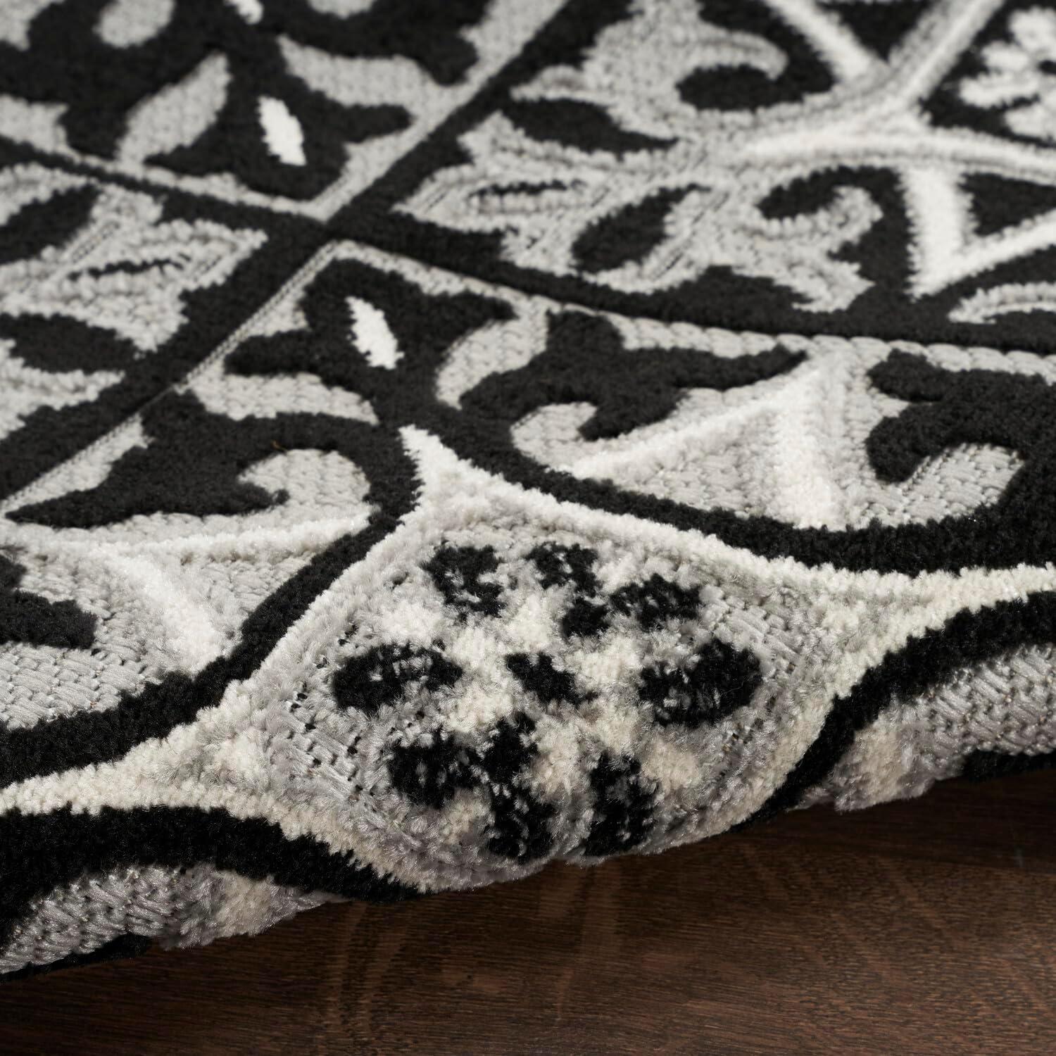 Black and White Geometric Synthetic 4' x 6' Washable Rug