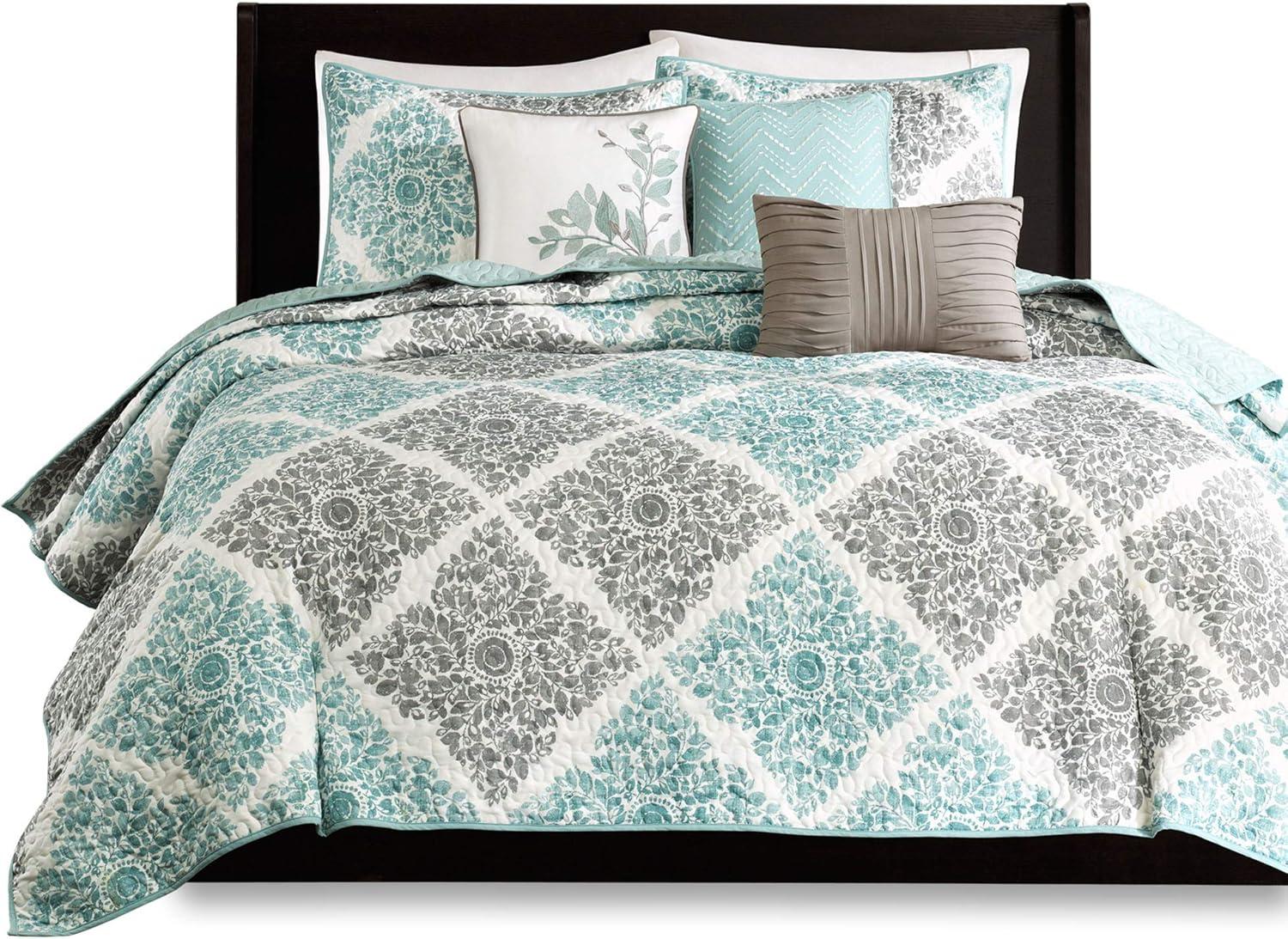 6 Piece Printed Quilt Set with Throw Pillows