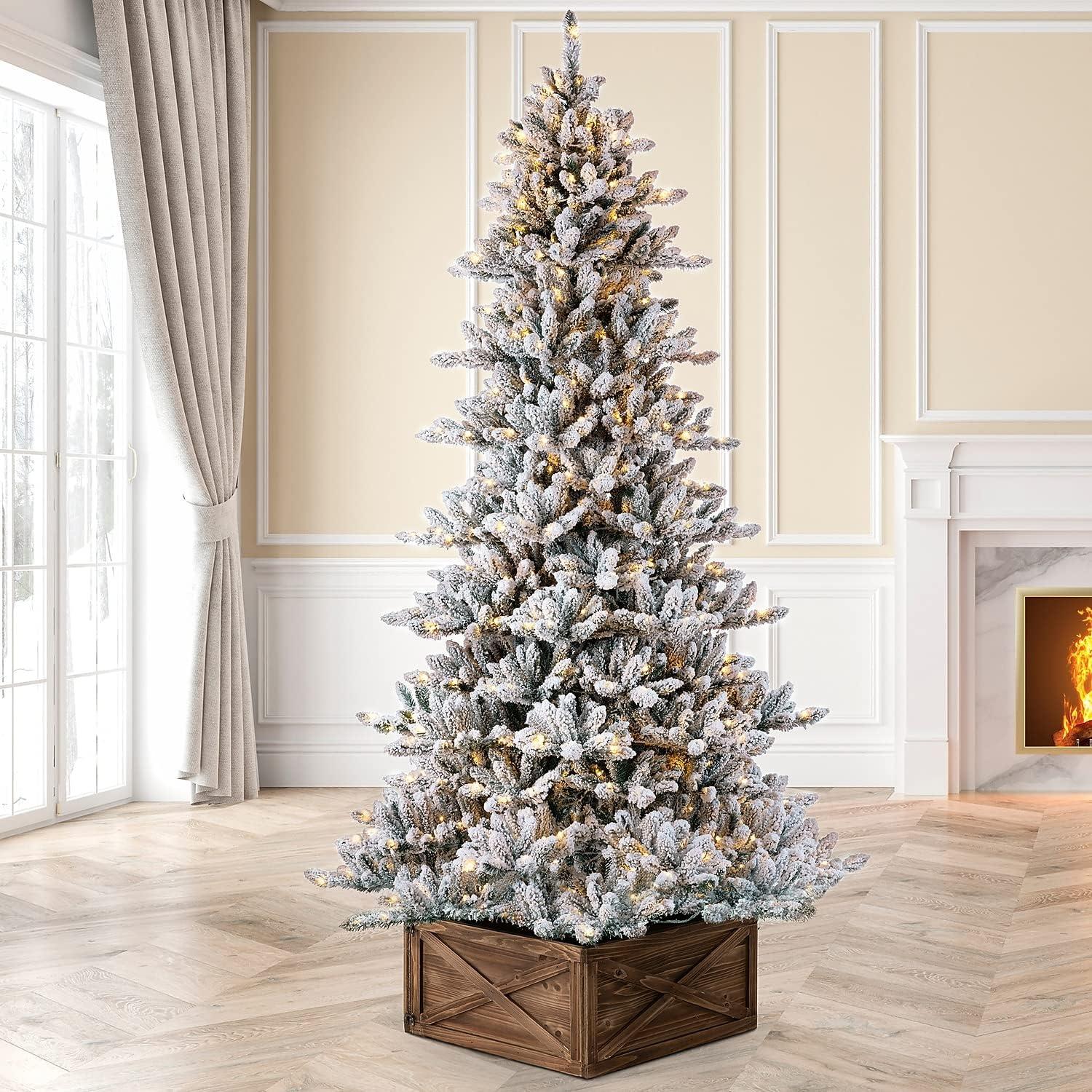 Glitz Design Glitzhome 7.5ft Pre-Lit Snow Flocked Fir Christmas Tree with 400 Warm White Lights