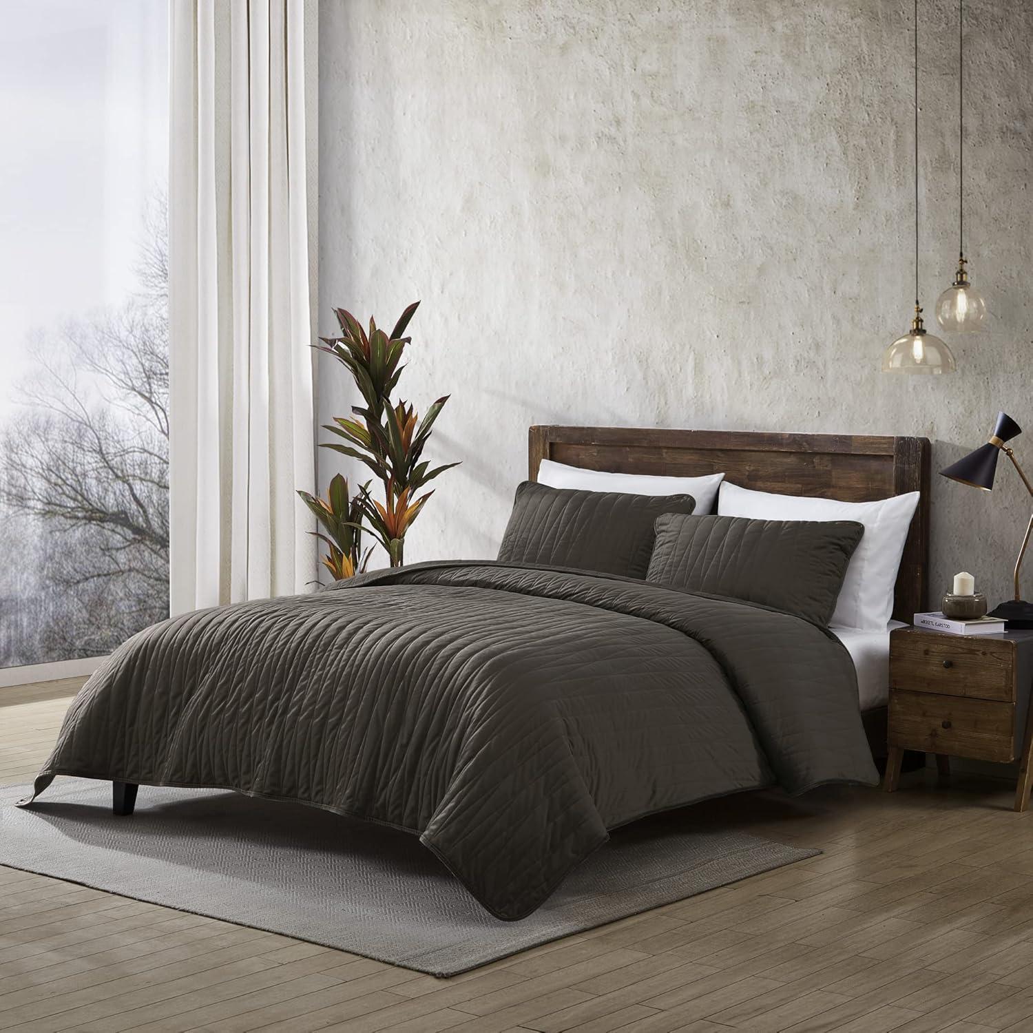 Brielle Premium Modern & Contemporary Velvet Quilt Set