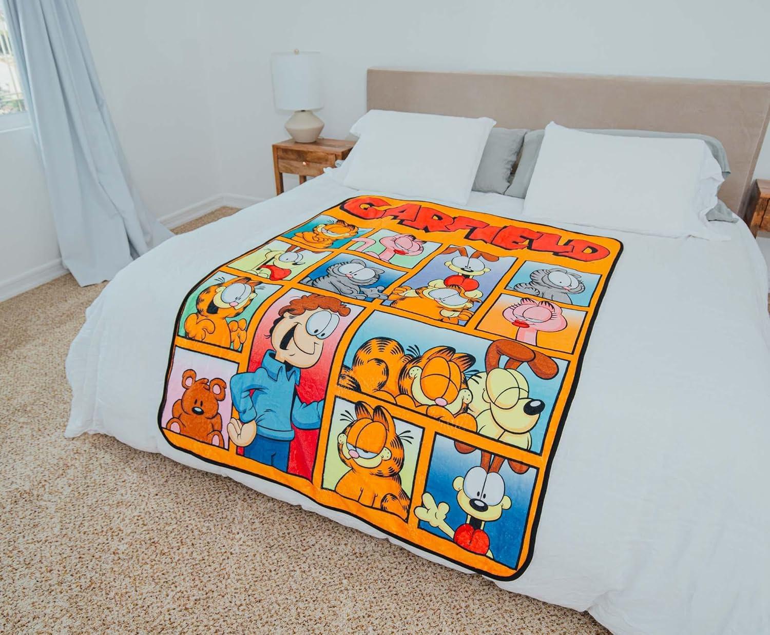 Surreal Entertainment Garfield and Friends Throw Blanket | 45 x 60 Inches