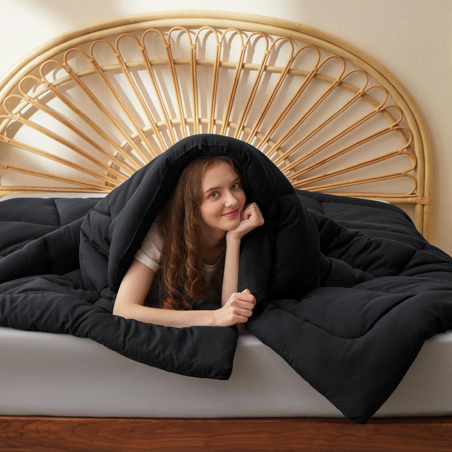 Bedsure Comforter Duvet Insert - Quilted Comforters Queen Size, All Season Duvet, GentleSoft Down Alternative Bedding, with 8 Tabs, Gifts for Women/Men, Black, Queen 88 x 88 Inches