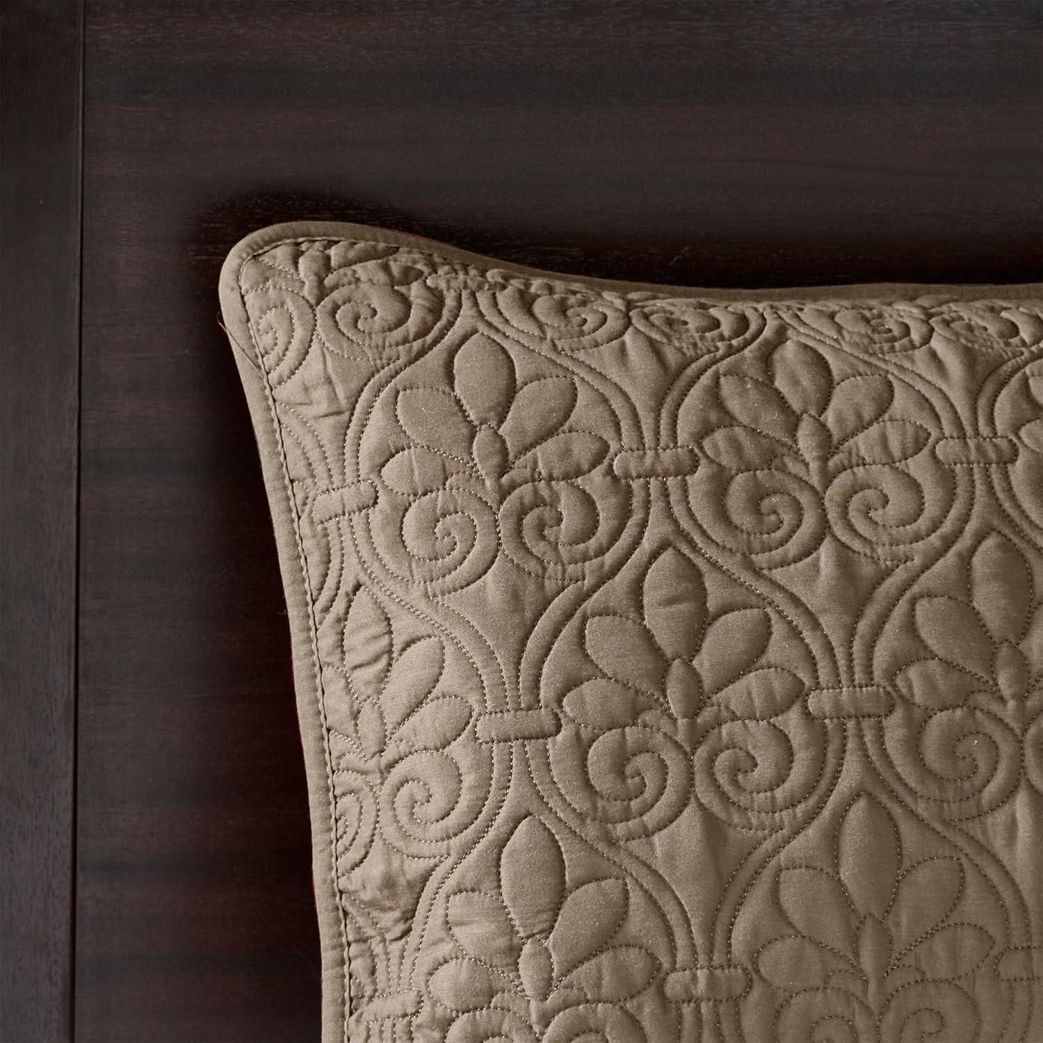 Quebec Reversible Bedspread Set