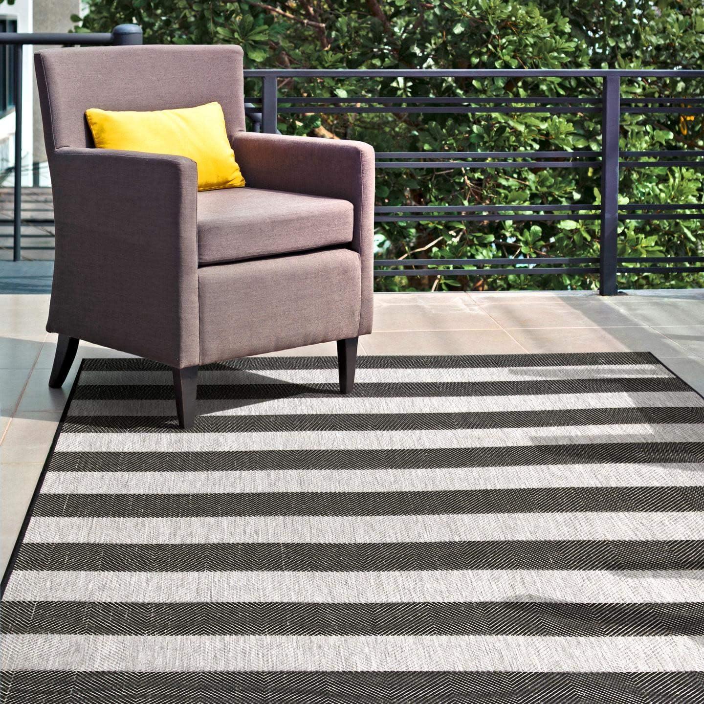 nuLOOM Outdoor Alexis Area Rug