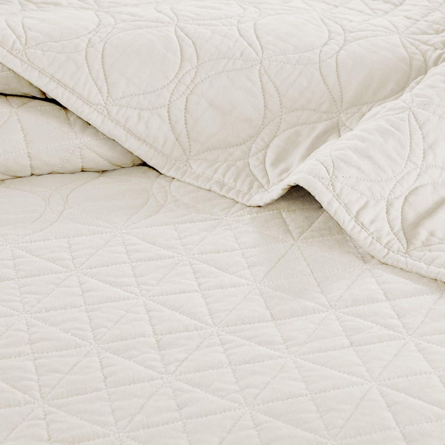 Ivory Geometric Quilted Reversible Full Coverlet Set