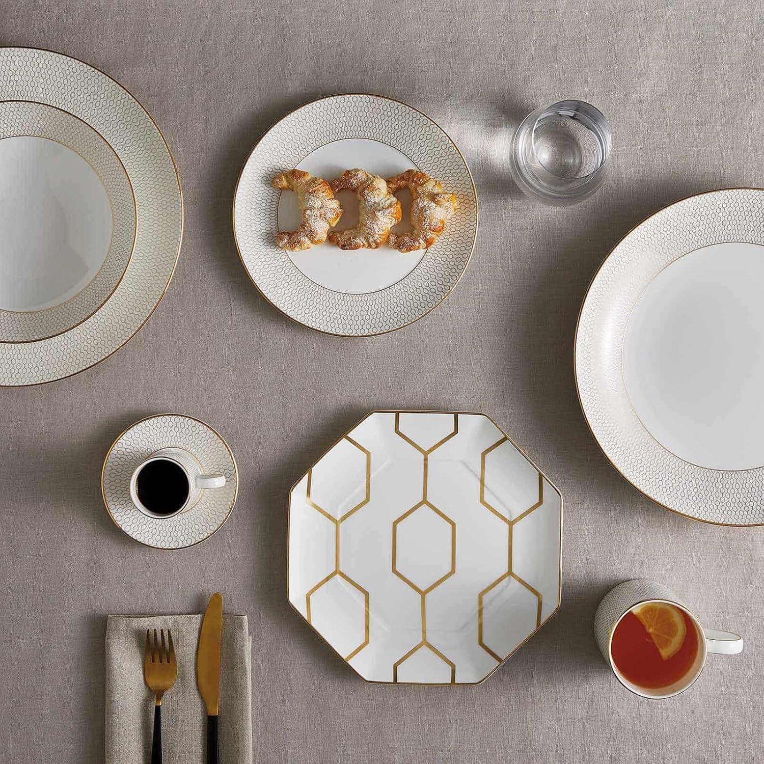 Elegant Gio Gold Porcelain Dinner Plate with Geometric Pattern