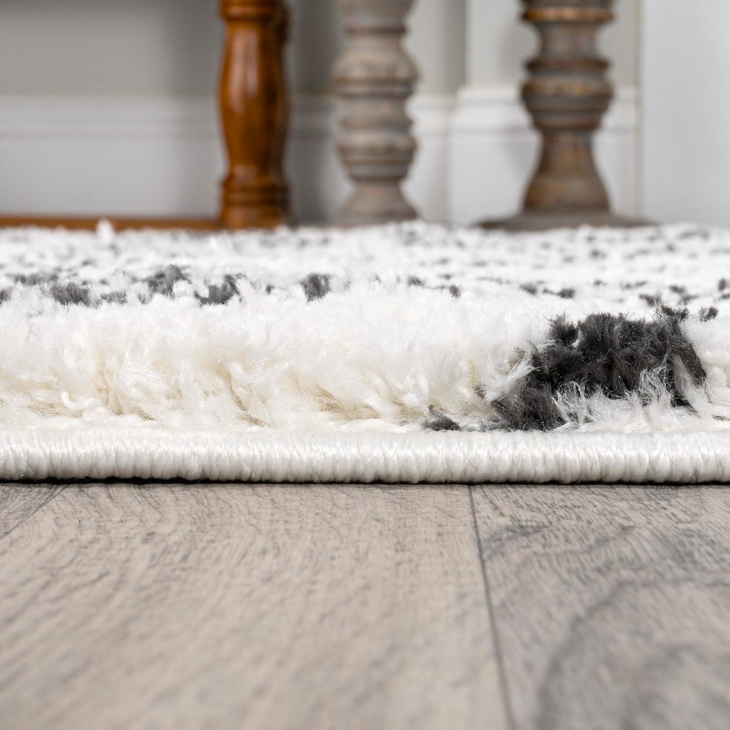 3'x5' Caimari Moroccan Diamond Shag Area Rug, White/Black - JONATHAN Y