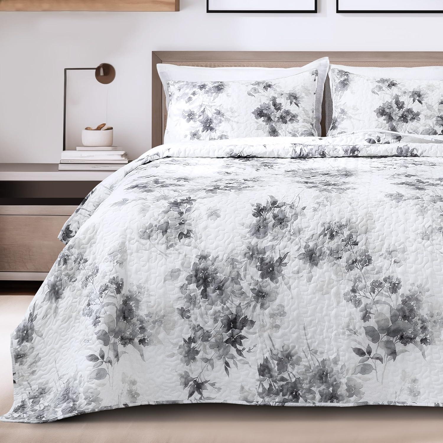 Full White and Gray Microfiber Floral Quilt Set