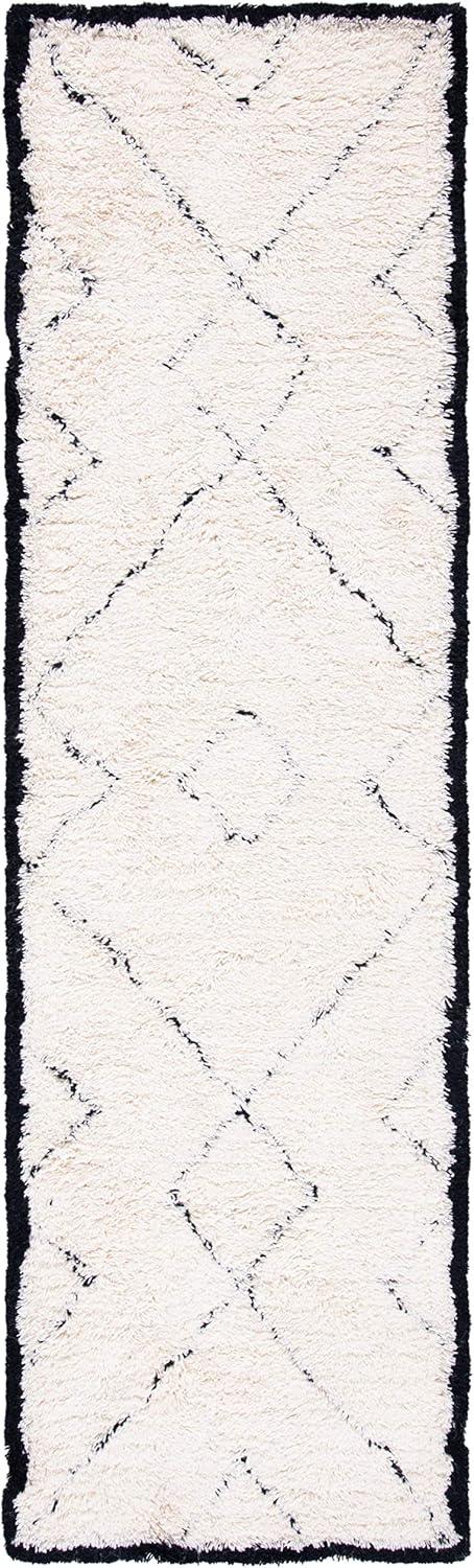 Casablanca CSB917 Hand Tufted Runner Rug - Ivory/Black - 2'6"x6' - Safavieh.
