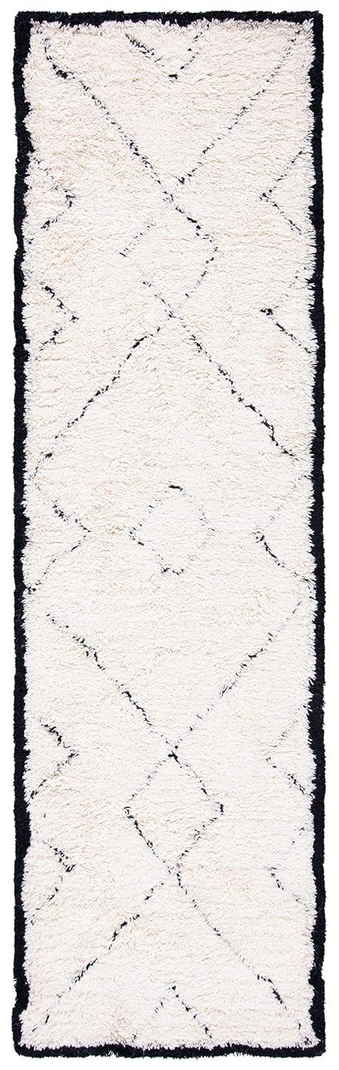 Casablanca CSB917 Hand Tufted Runner Rug - Ivory/Black - 2'6"x6' - Safavieh.