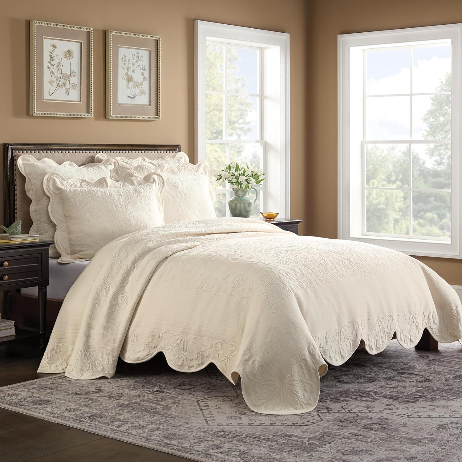 Ivory Cotton Full Bedspread Set with Scalloped Edges