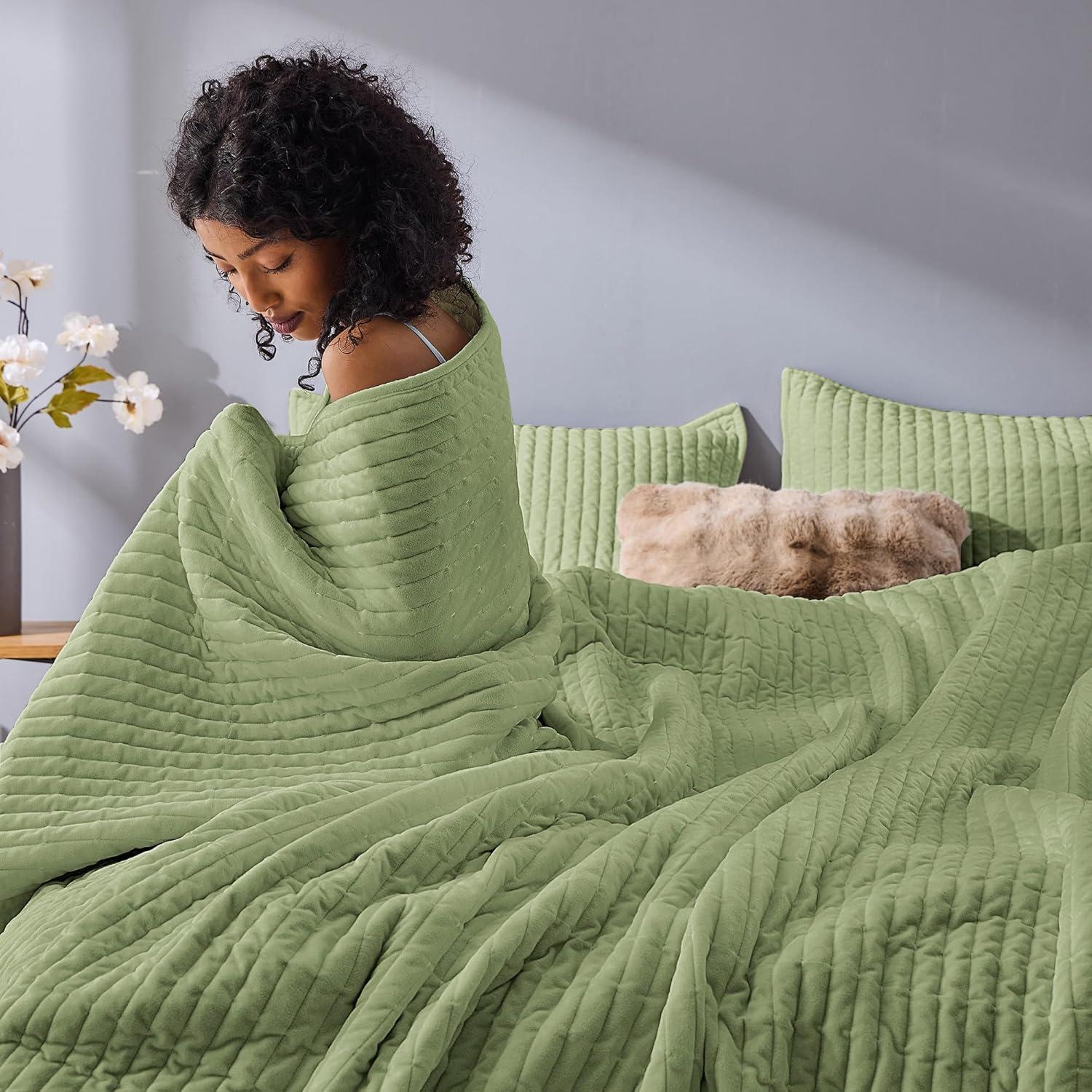 Wonderful Textile Wonderful Velvet 3-piece reversible quilt set