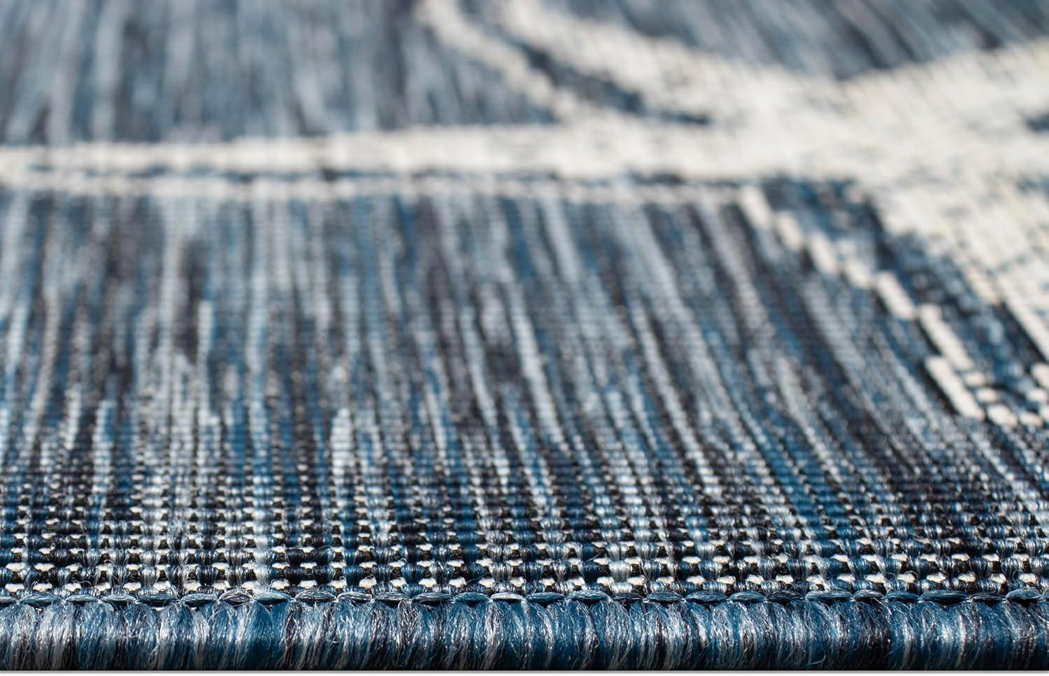 Liora Manne Carmel Shells Indoor/Outdoor Rug Navy 1'11" x 7'6"
