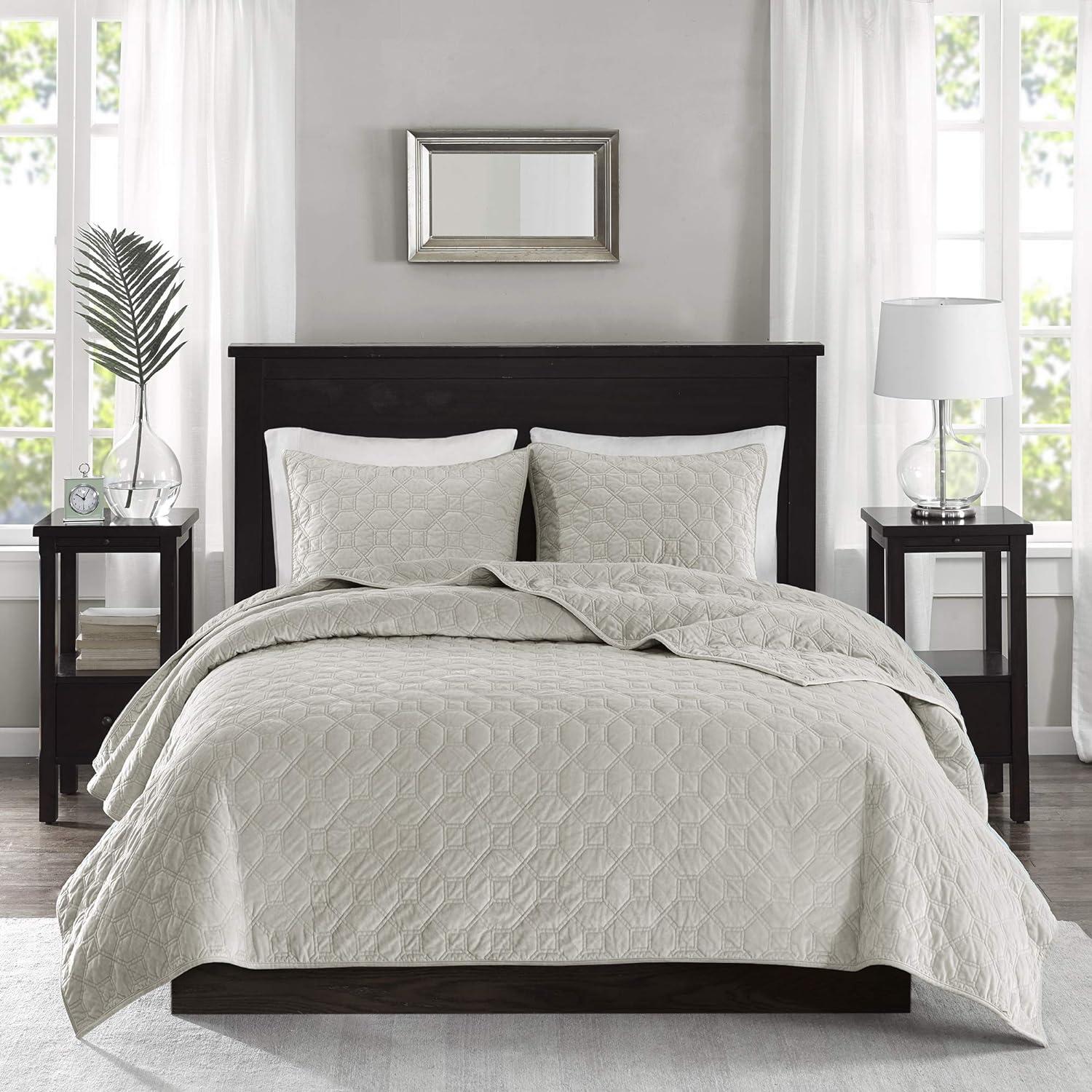 Harper 3 Piece Velvet Quilt Set