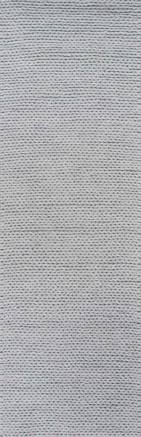 Handmade Braided Wool Accent Rug 2' x 3' in Light Grey