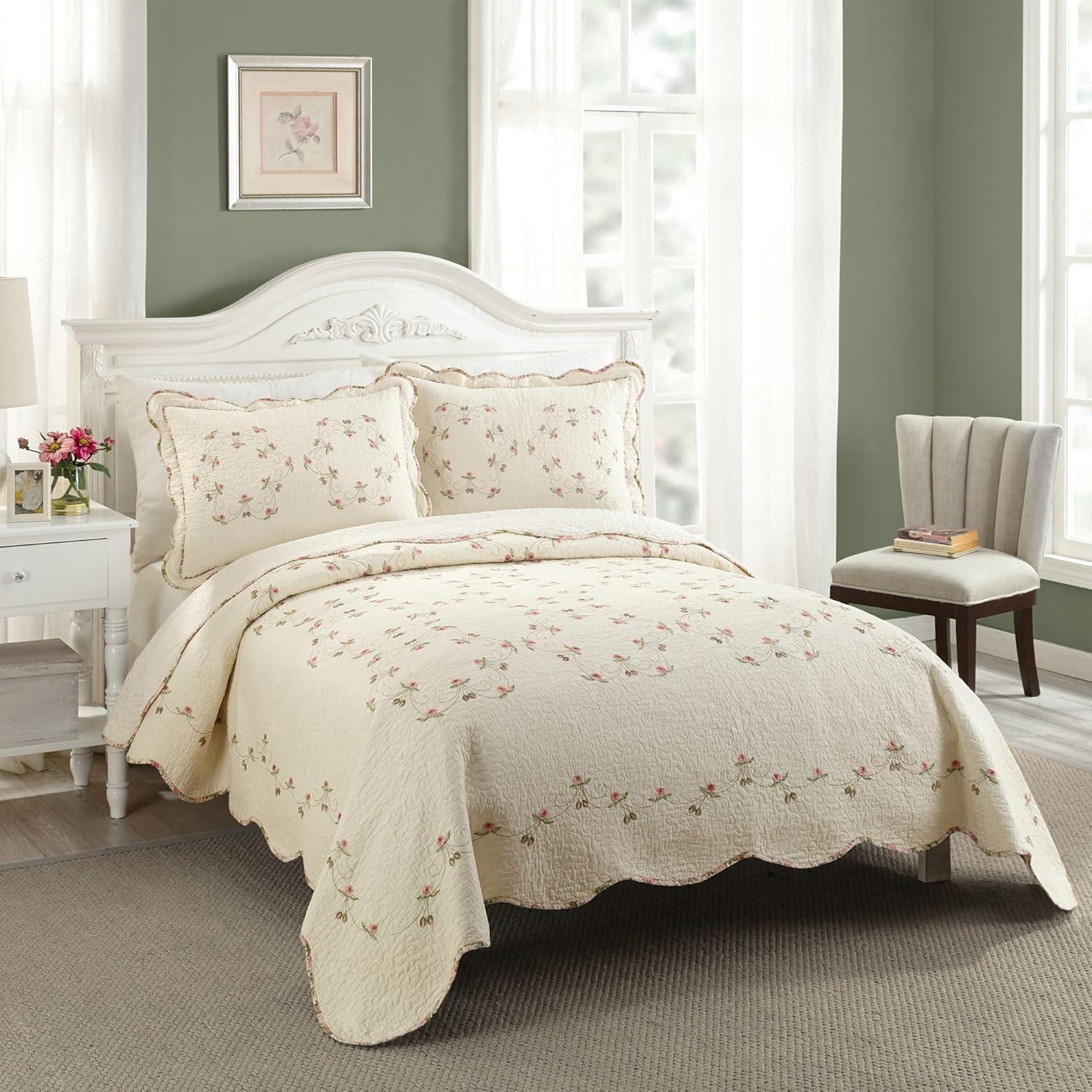 Modern Heirloom Felisa Quilt Set Beige