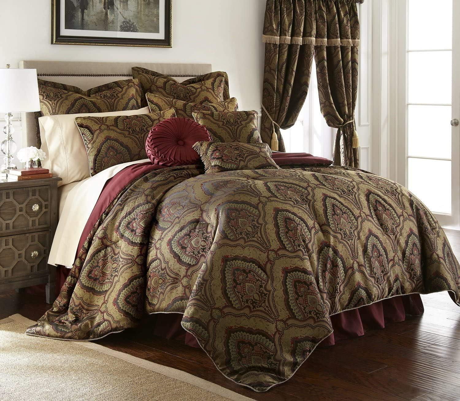 Seville Machine Woven Comforter Set