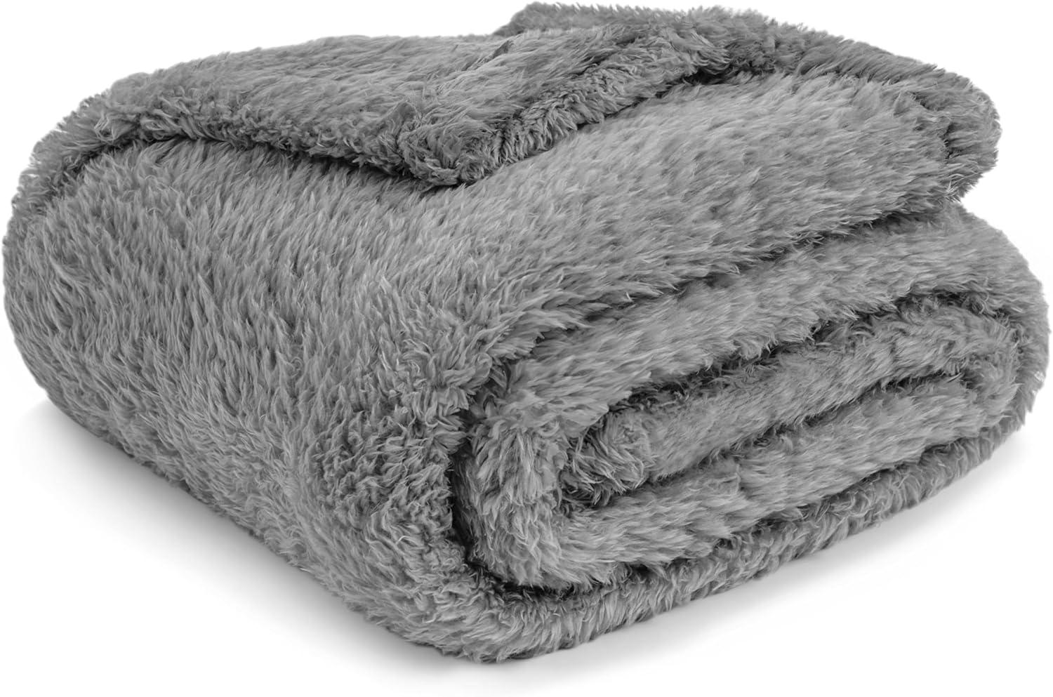 PAVILIA Plush Throw Blanket for Couch Bed, Faux Shearling Blanket and Throw for Sofa Home Decor