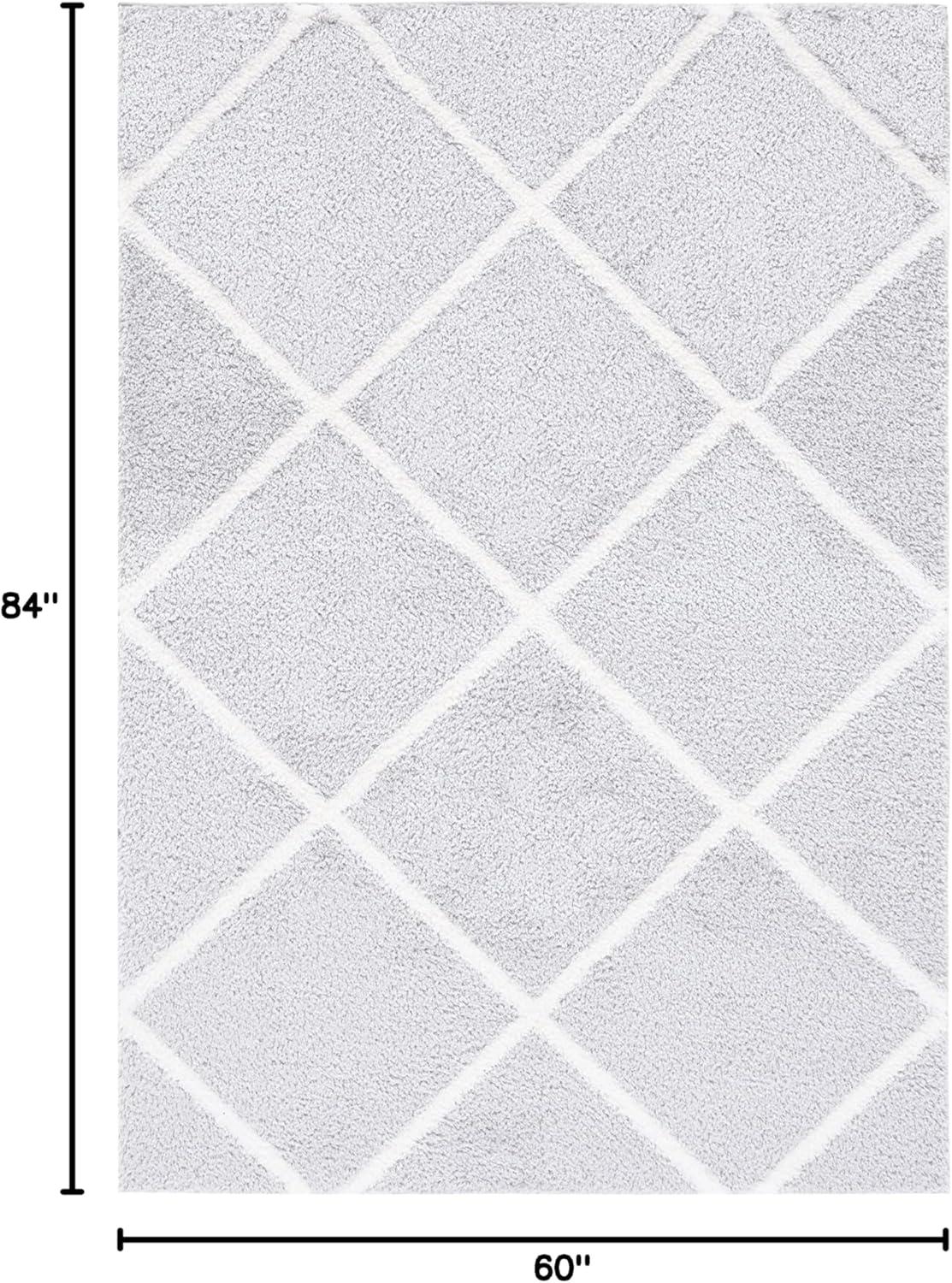 Tahoe Shag THO676 Power Loomed Indoor Area Rug - Light Grey/White - 5'x7' - Safavieh