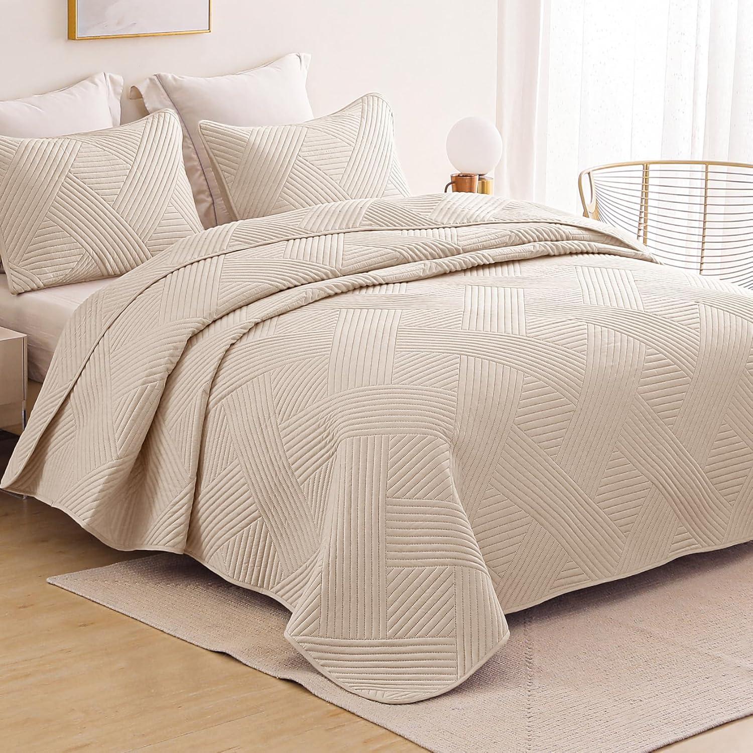 Whale Flotilla 3-Piece Brich Beige Embossed Quilt Bedding Sets, King