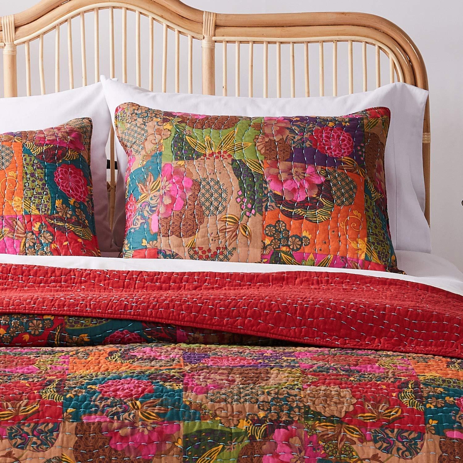 Greenland Home Fashions Jewel Boho Patchwork Print Quilt Set with Throw Pillows