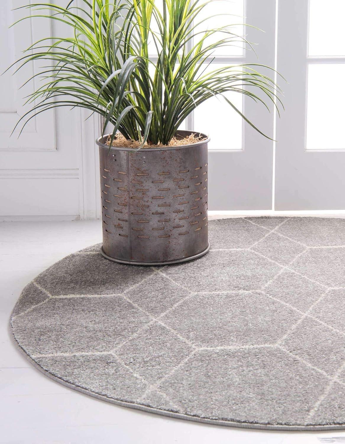 6' Round Light Gray Synthetic Trellis Easy-Care Rug