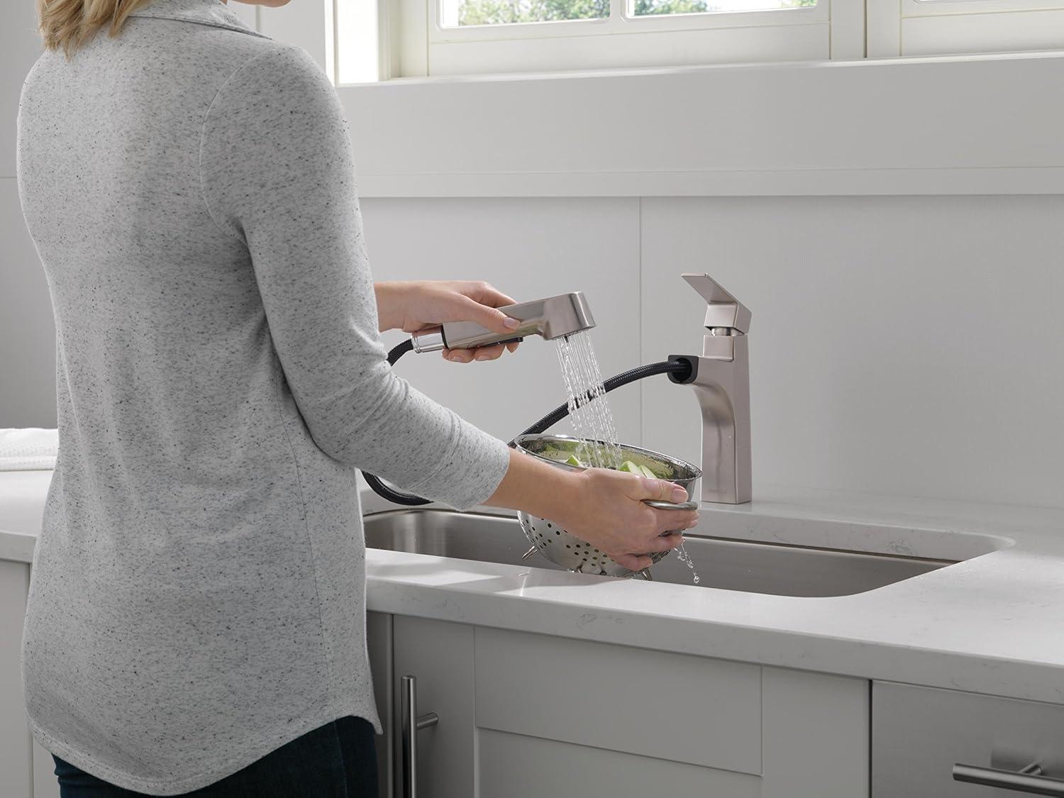 Peerless Faucets Xander Pull Out Kitchen Faucet