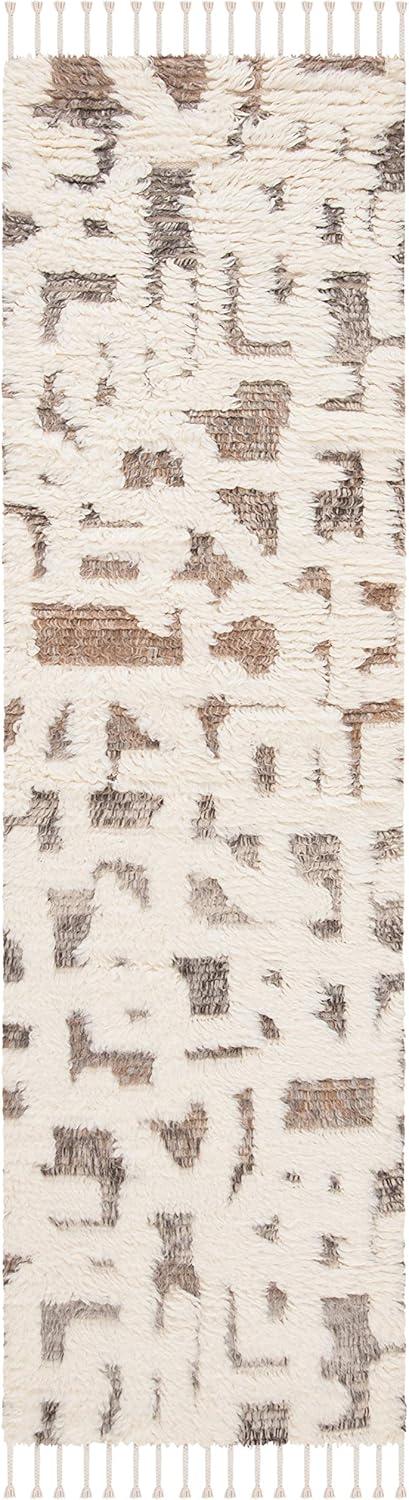 Manhattan MAN458 Hand Knotted Runner Rug - Ivory/Grey - 2'3"x8' - Safavieh.