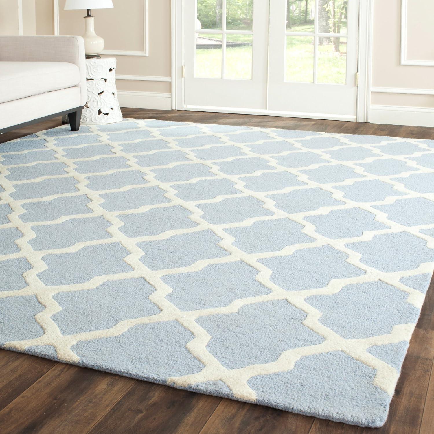 Handmade Light Green and Ivory Wool Trellis Area Rug, 5' x 8'