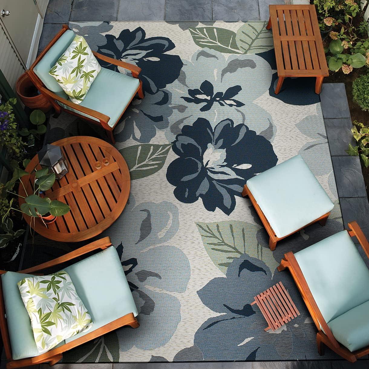 Gray Floral Synthetic Flat Woven Indoor/Outdoor Rug, 4' x 5'10"