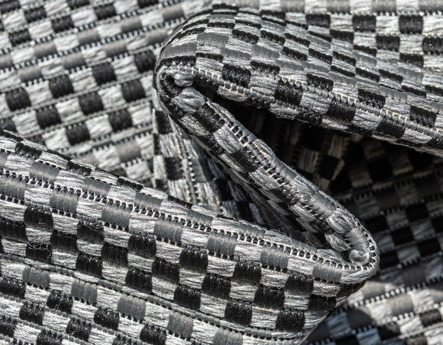 Unique Loom 6' 0 x 9' 0 Gray Outdoor Border Checkered Area Rug