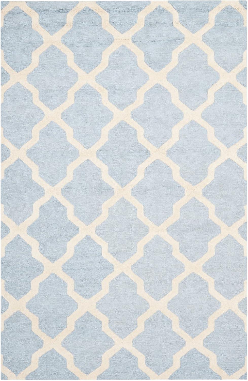 Handmade Light Green and Ivory Wool Trellis Area Rug, 5' x 8'