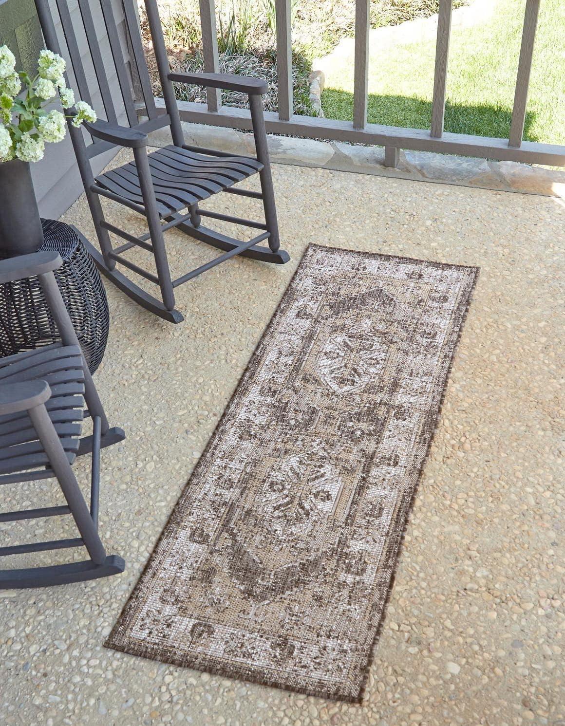 Unique Loom Outdoor Traditional Valeria Medallion Woven Area Rug