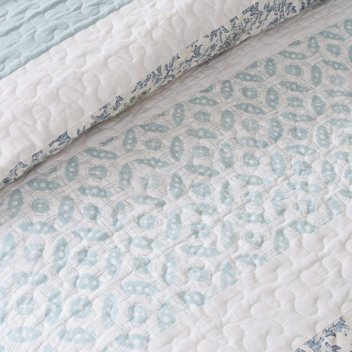 Shabby Chic Blue Paisley Full/Queen Cotton Percale Quilt Set with Decorative Pillows