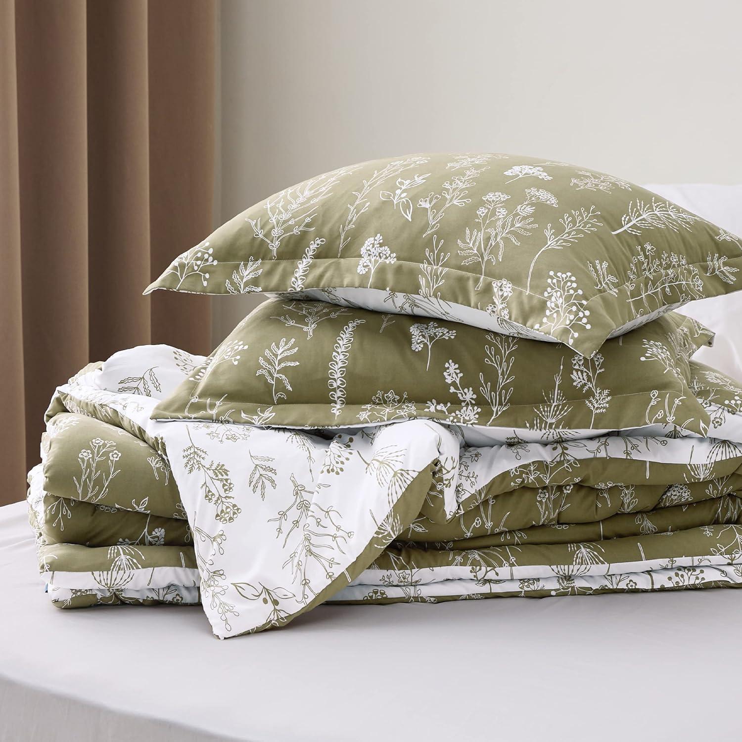 Queen - Sage Green , Cute Floral Beddings, 3 Pieces, 1 Soft Reversible Botanical Flowers