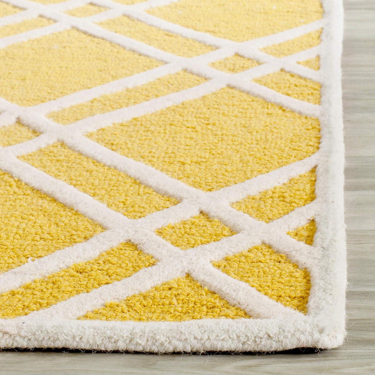 SAFAVIEH Cambridge Judy Geometric Wool Area Rug, Gold/Ivory, 2'6" x 4'