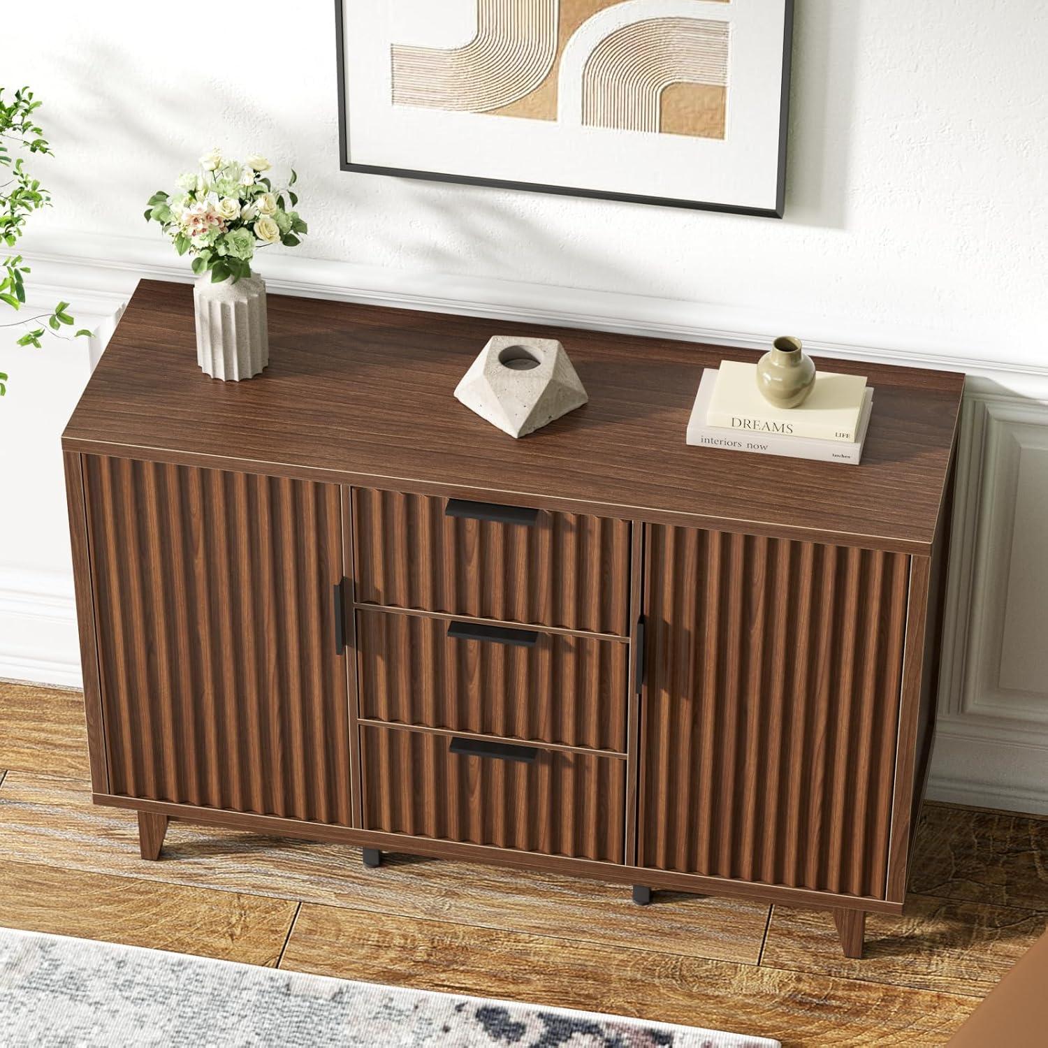 Seyla 31.5'' Sideboard with Solid Wood Legs & 2 Adjustable Shelves, Double Curved Fluted Door