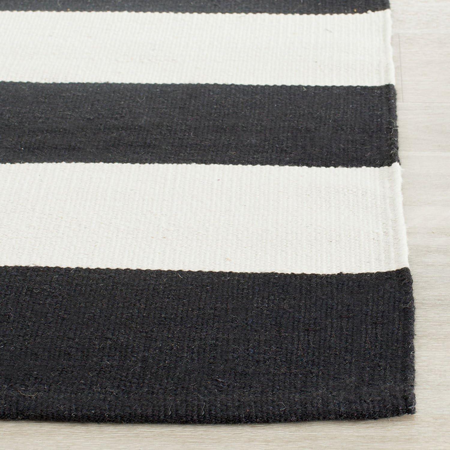 Montauk MTK712 Hand Woven Indoor Accent Rug - Black/Ivory - 4'x6' - Safavieh
