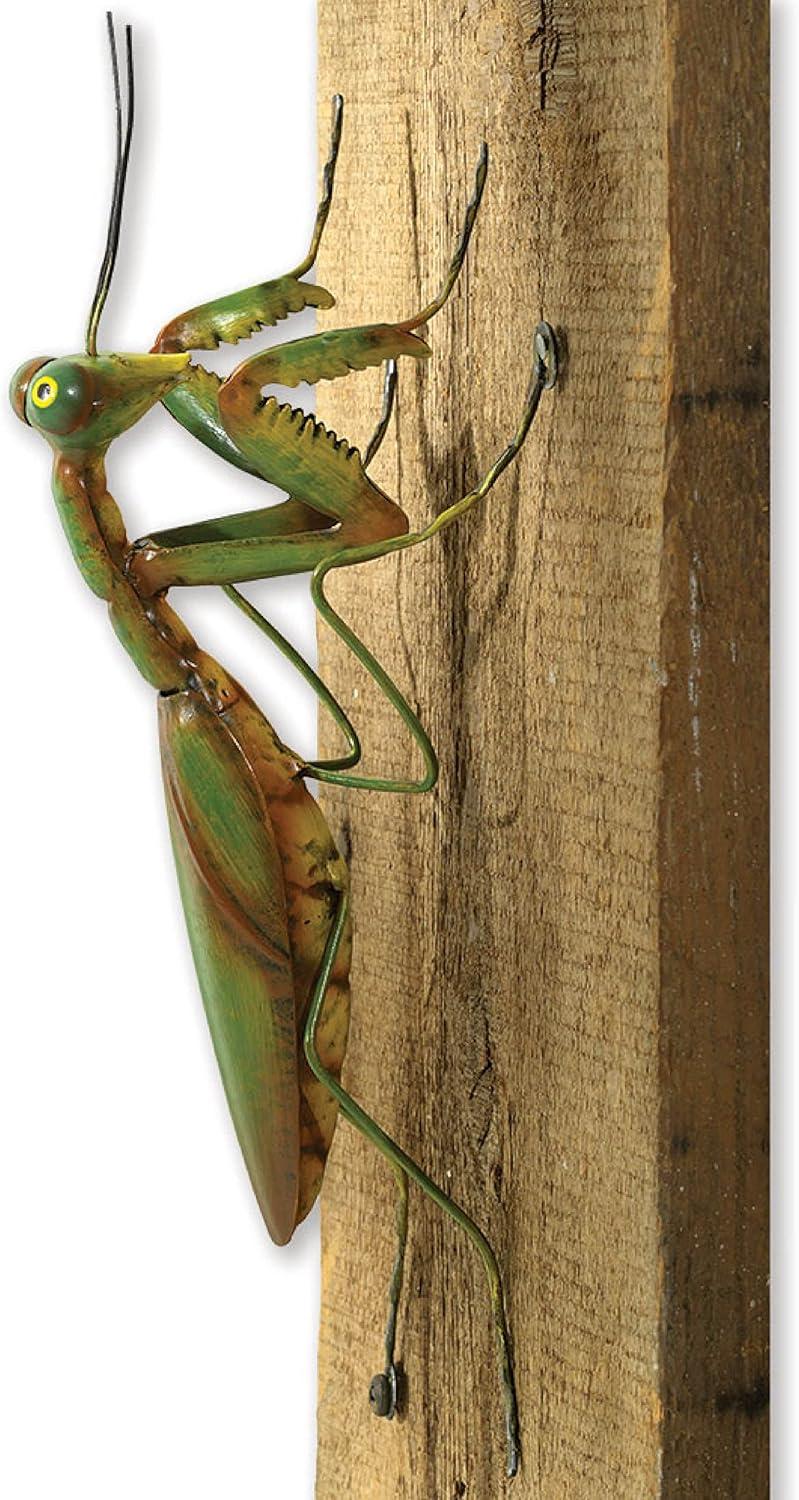 Bits and Pieces - Praying Mantis Tree Hanger - Durable Garden Peeker Yard Art - Tree Sculpture Garden Decoration