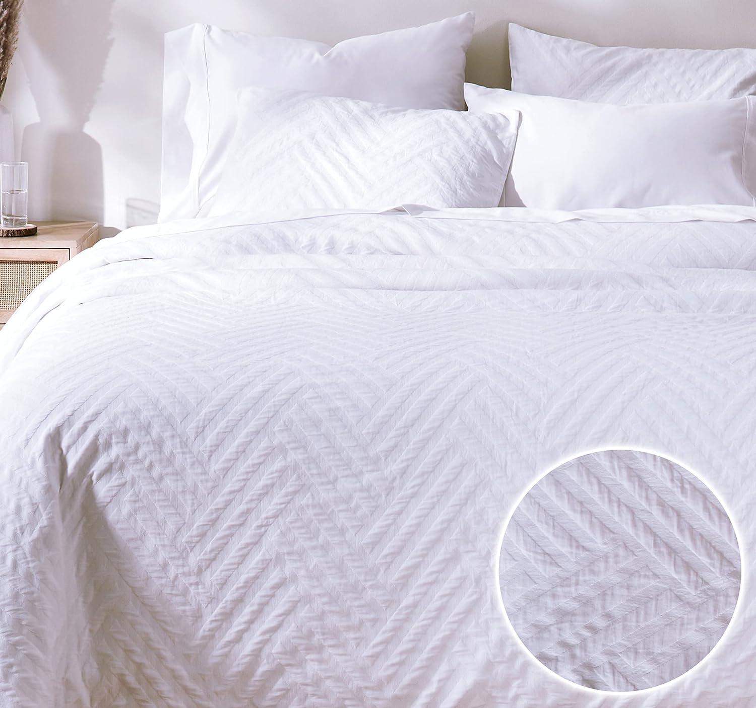 White Geo Matelassé Cotton Queen/Full Duvet Cover Set