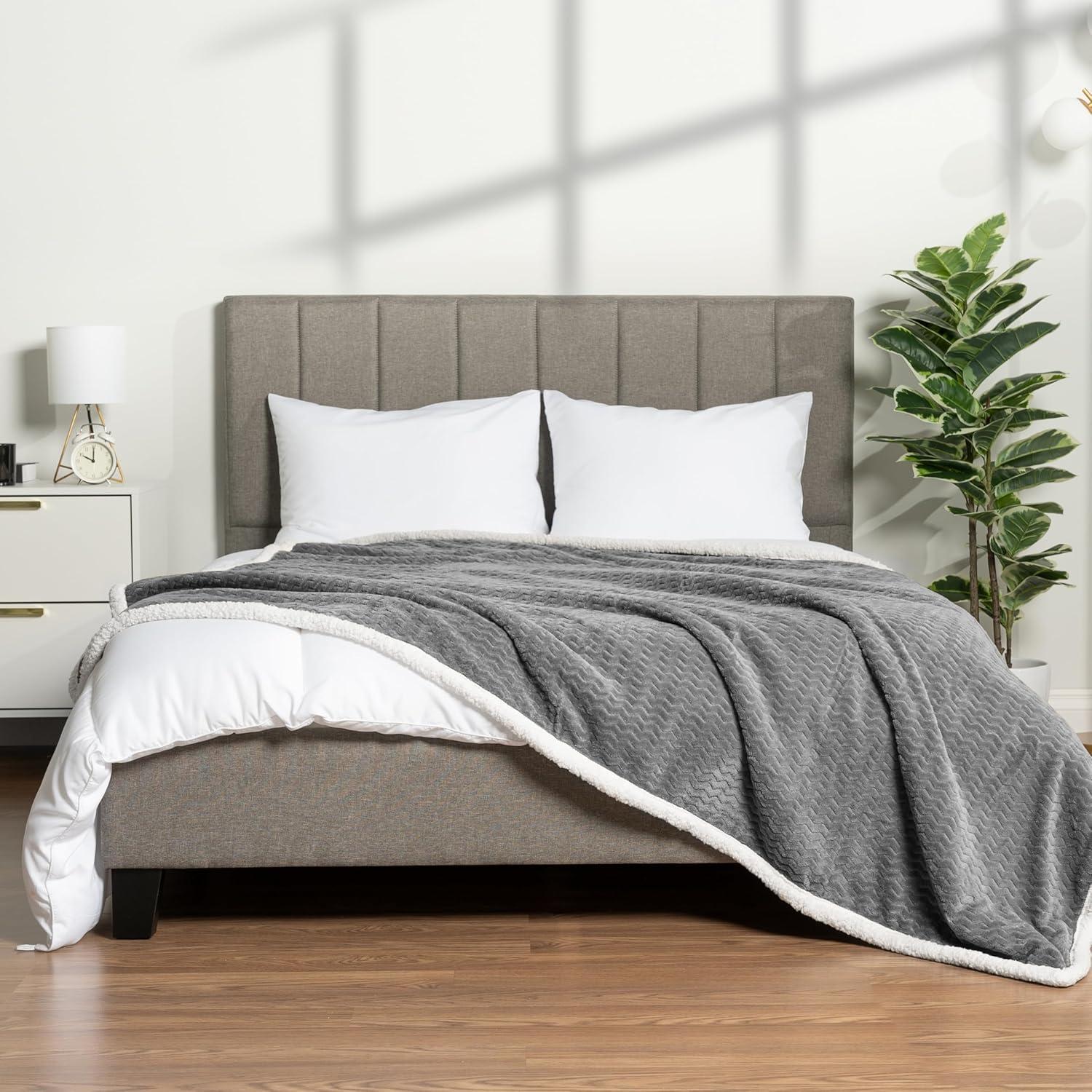 PAVILIA Soft Fleece Blanket Throw for Couch, Lightweight Plush Warm Blankets for Bed Sofa with Jacquard Pattern, Gray/Throw - 50x60