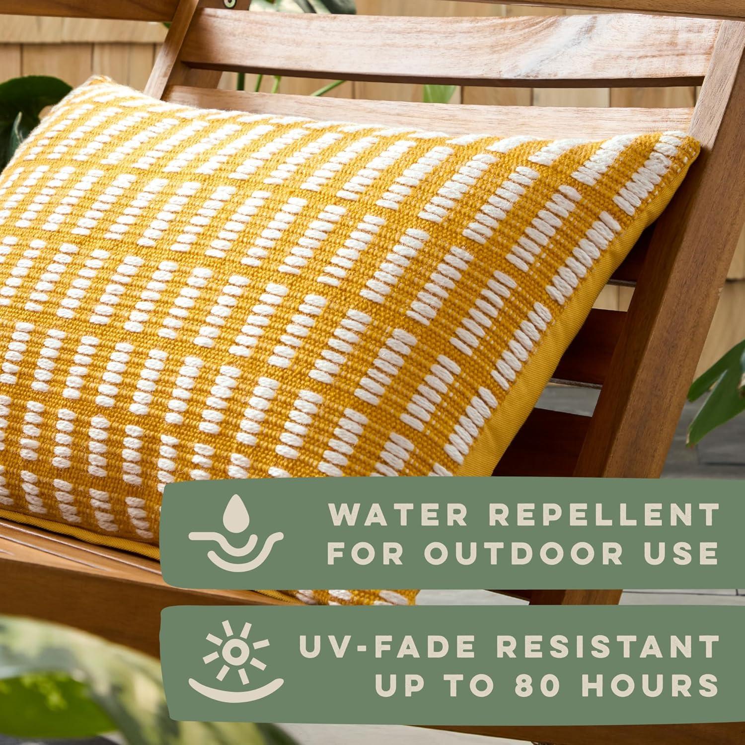 Town & Country Living TOWN & COUNTRY TERRA Alara Indoor Outdoor Decorative Pillow