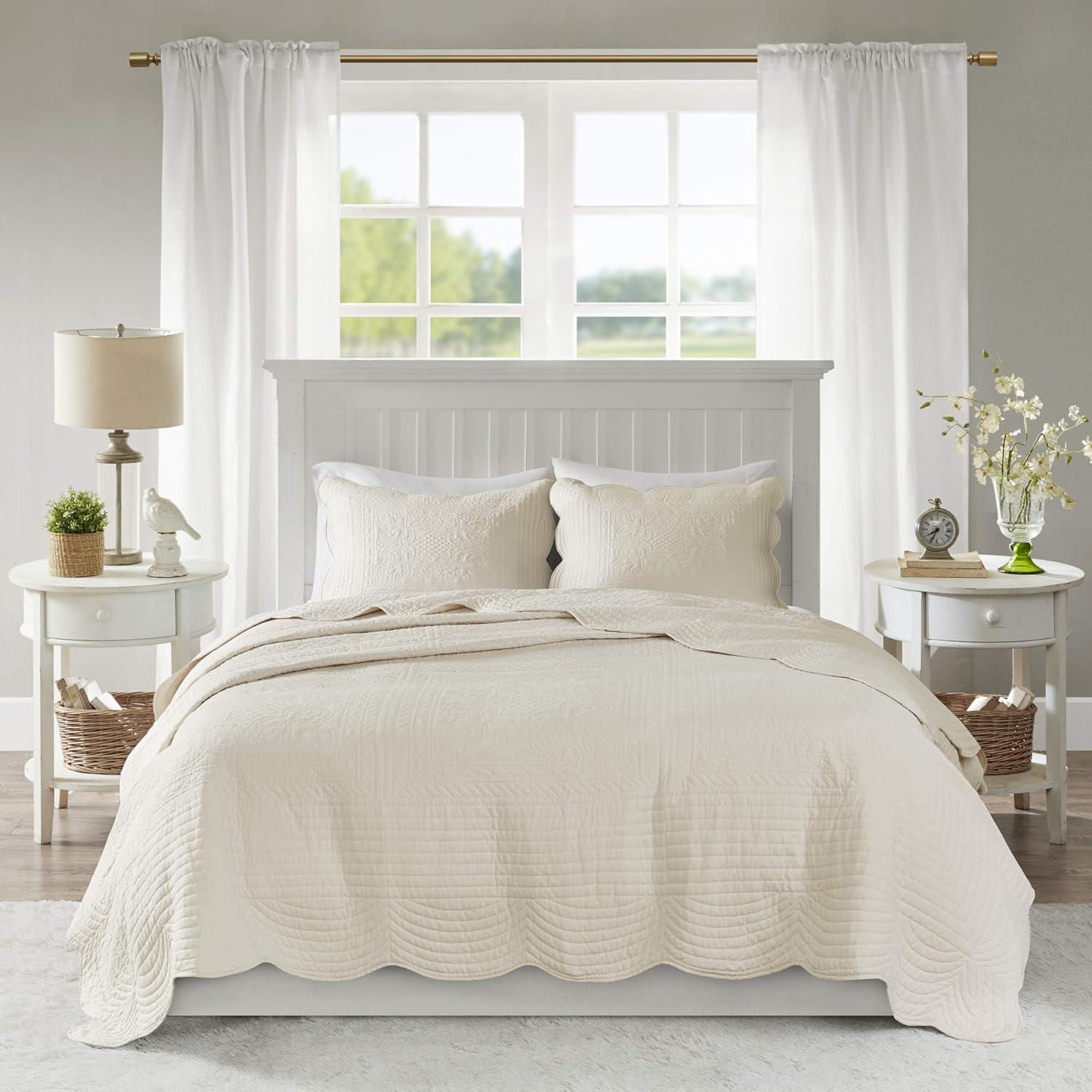 Tuscany Scalloped Edge Quilt Set