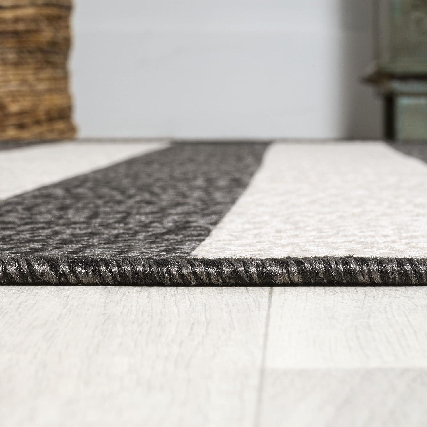 4' x 6' Negril Two-Tone Wide Stripe Indoor/Outdoor Area Rug, Black/Cream - JONATHAN Y